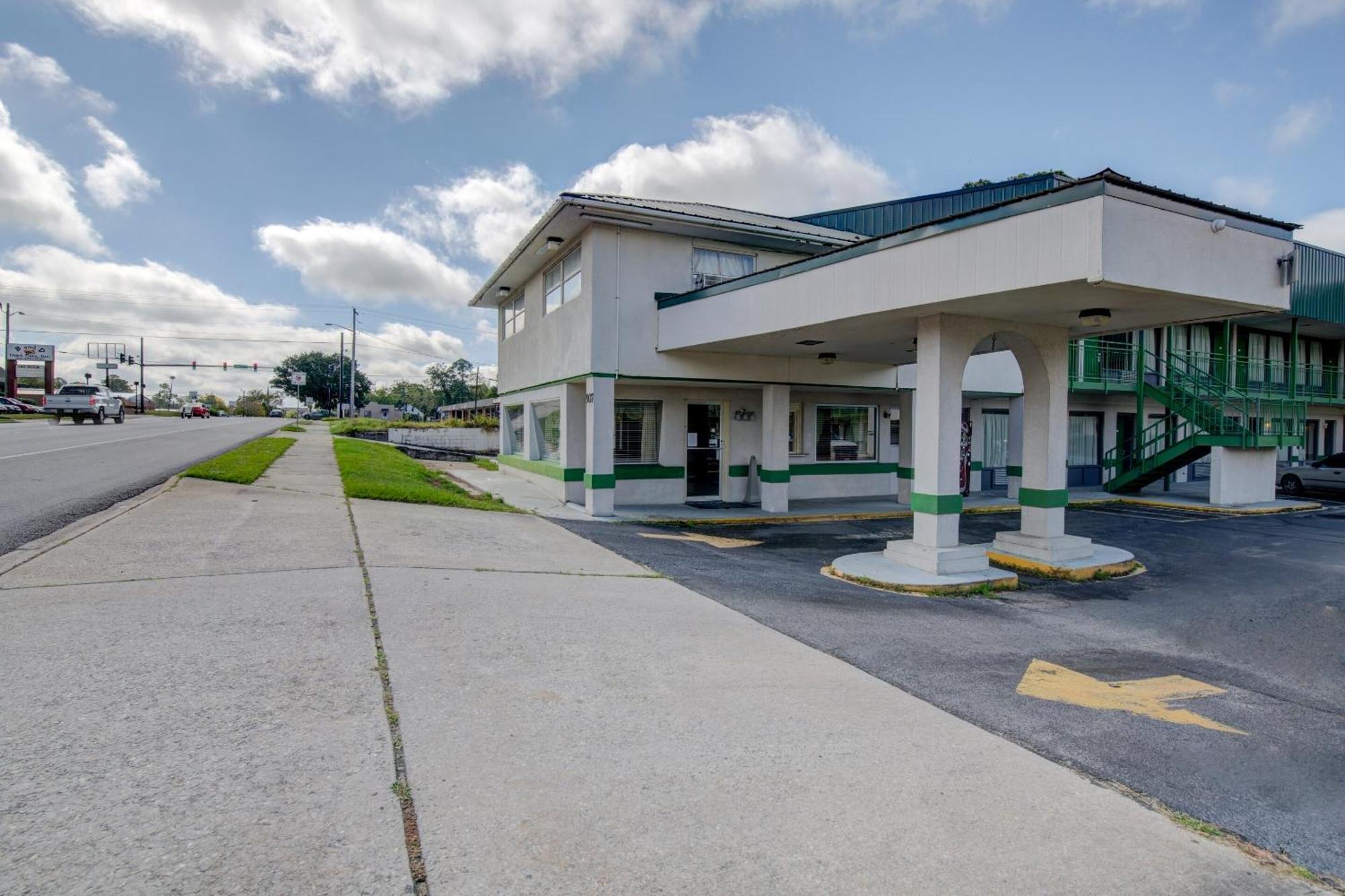 Oyo Hotel Douglas Ga Us-441 Экстерьер фото
