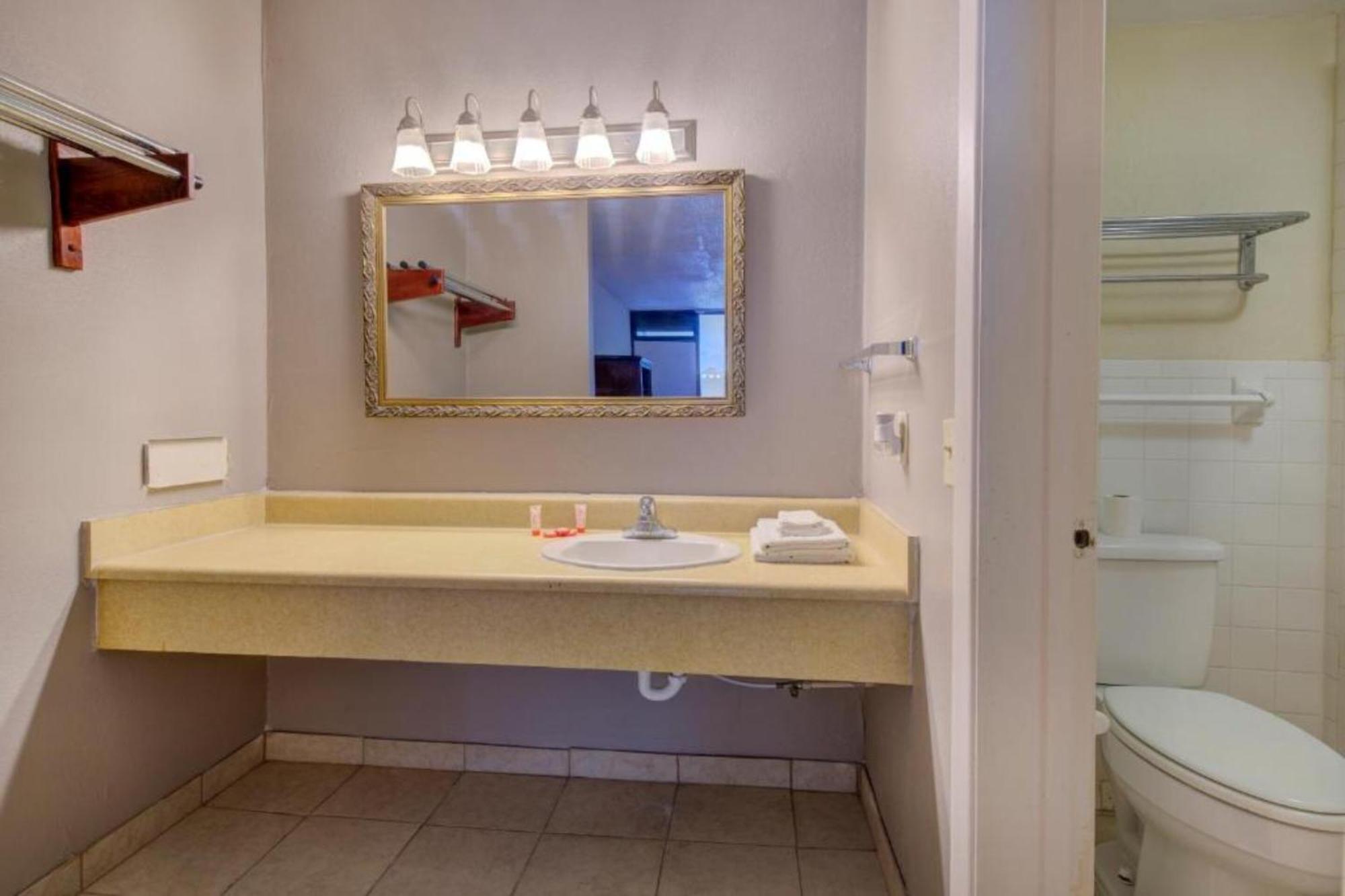 Oyo Hotel Douglas Ga Us-441 Экстерьер фото