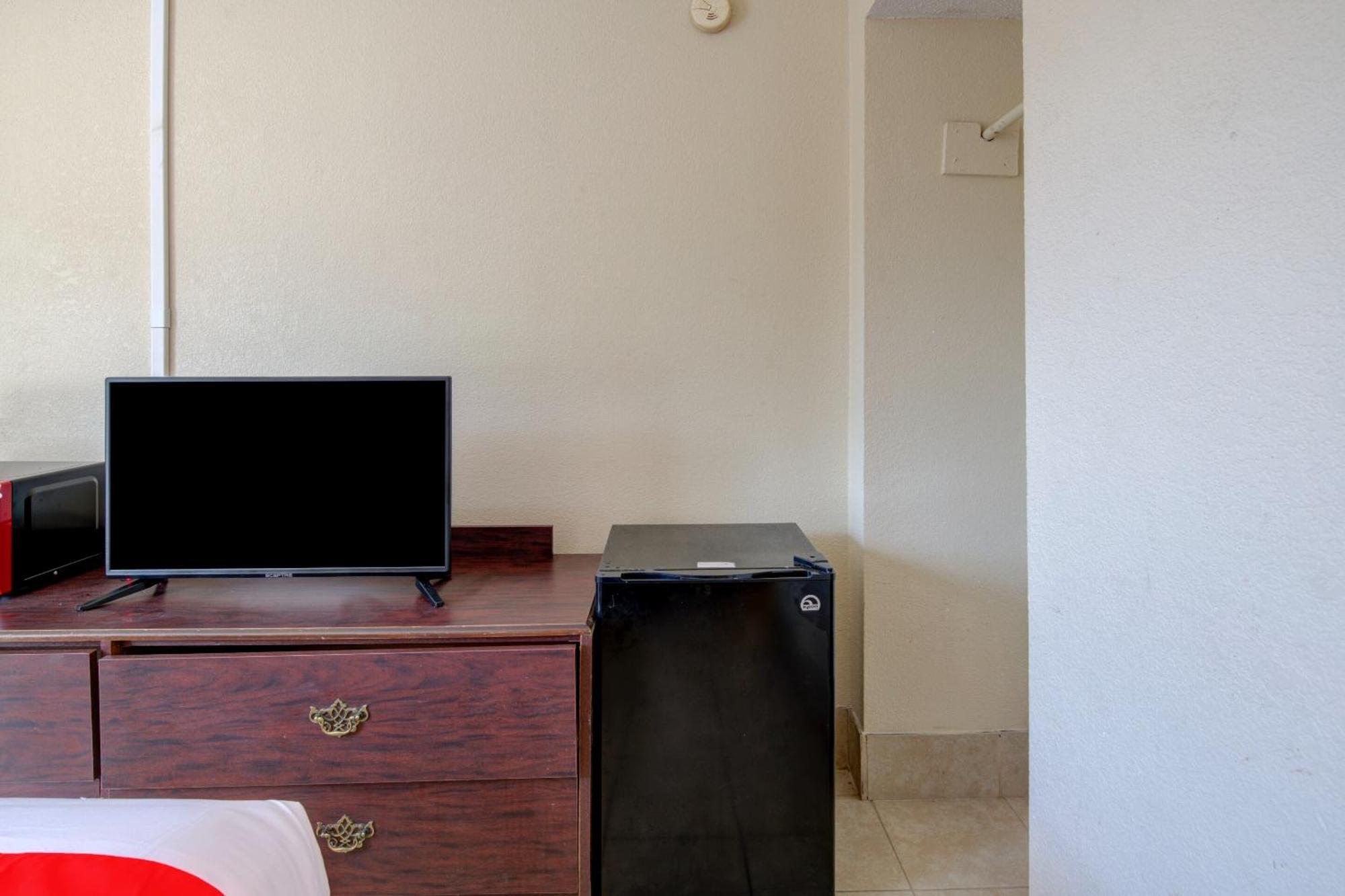 Oyo Hotel Douglas Ga Us-441 Экстерьер фото